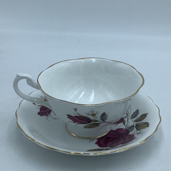 Royal Dover English Bone China Rose Teacup and Saucer - Picture 5 of 12